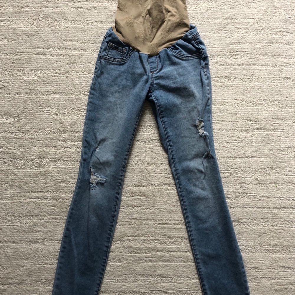 Distressed skinny jeans
